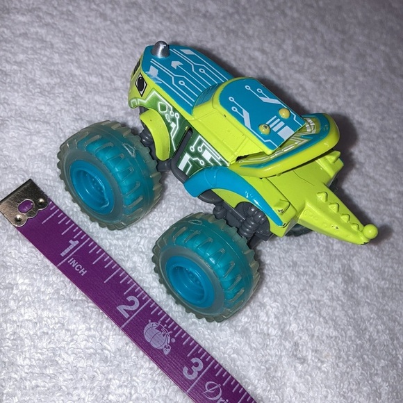 2014 Blaze And The Monster Machines Zeg Blue Tires Robot Rider Diecast - Picture 3 of 5